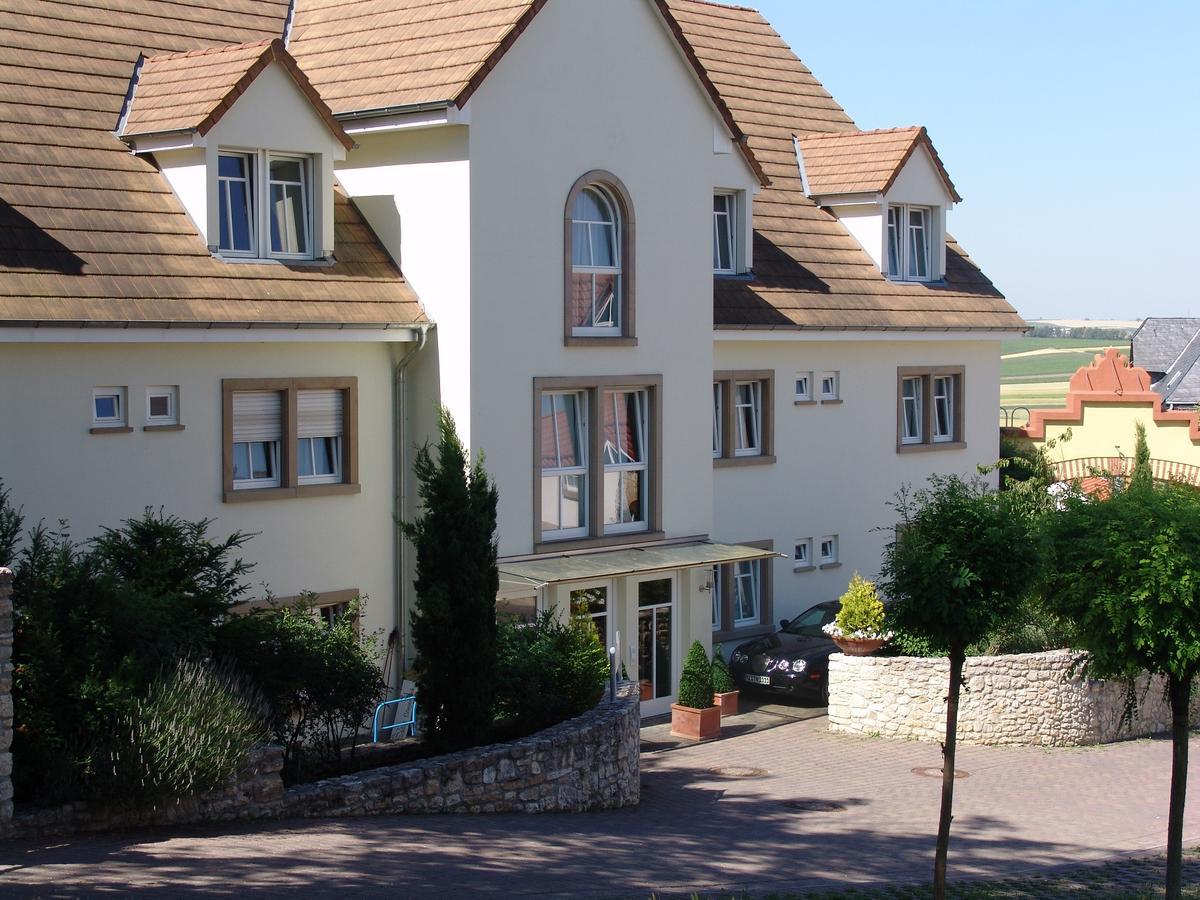 Landhotel Schloss Soergenloch Exterior photo